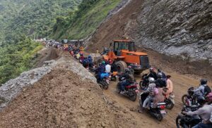पहिरोका कारण पृथ्वी, बिपी र कान्तिसहित यी सातवटा राजमार्ग पूर्णरुपमा अवरुद्ध 