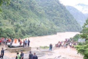 वाणगंगा नदीमा फसेका १२ जनाको सकुशल उद्धार