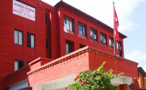 अस्पतालबाहिर सुत्केरी घटनाको छानबिन गर्न मन्त्रालय र मेडिकल काउन्सिलको टोली राजविराज जाँदै