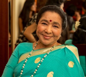 गायिका आशा भोसलेको निधन
