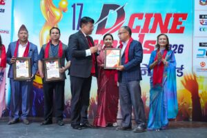 डी सिने अवार्डमा पत्रकार पौडेल सम्मानित