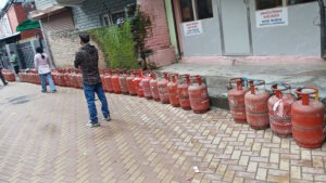 बजारमा ग्याँसको हाहाकार, आयल निगम ३ महिनादेखि नेतृत्त्वबिहीन