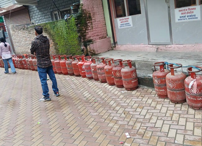बजारमा ग्याँसको हाहाकार, आयल निगम ३ महिनादेखि नेतृत्त्वबिहीन
