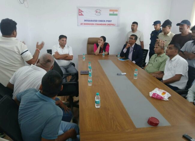 कैलाली र कञ्चनपुरका विभिन्न स्थानीय तह पुगिन् मन्त्री रावल, लालपुर्जा वितरणलाई प्राथमिकता दिन आग्रह