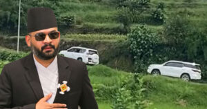 हेलिकप्टर छाडेर गाडीमै मुस्ताङतर्फ लागे प्रधानमन्त्री बालेन