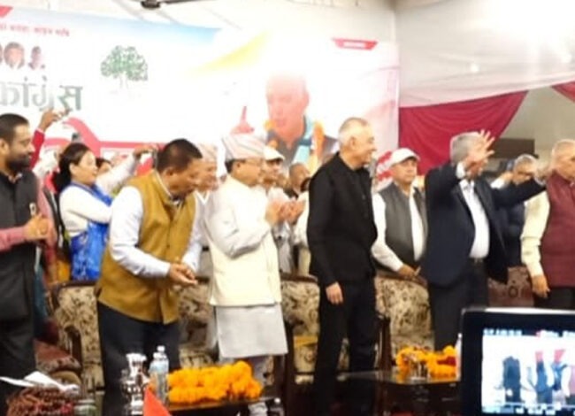 काँग्रेस संस्थापन इतर पक्षको राष्ट्रिय भेलामा सहभागी हुन पुगे देउवा 