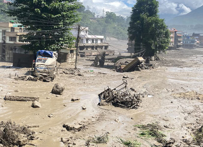 विपत्तिमा हवाईसेवाको ब्रम्हलुट : ६ हजारको टिकट १० हजार पुर्याए
