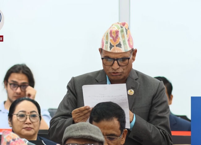 प्रधानमन्त्री र मन्त्रीलाई टि-सर्ट लगाएर संसदमा आउन रोक्न एमाले सांसदको माग