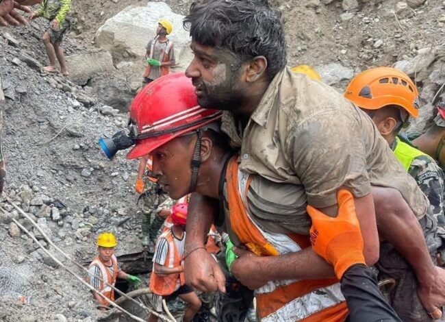त्रिशूली-३ ‘ए’को सुरुङबाट उद्धार गरिएका साह र महर्जनलाई उपचारको लागि काठमाडौँ ल्याइयो