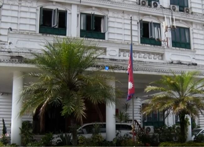 भोटेकोशी बाढीमा ज्यान गुमाएकाको सम्मानमा आधा झुकाइयो राष्ट्रिय झण्डा