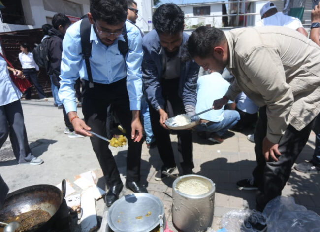 ग्यास अभावविरुद्ध अखिल क्रान्तिकारीको सडक प्रदर्शन, सडकमा दाउरा बालेर पकाए खाना