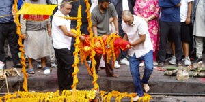 भोटेकोसी बाढीमा बेपत्ताको कुशको प्रतिमा बनाएर पशुपतिमा दाहसंस्कार