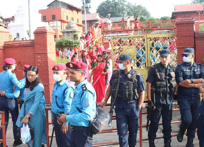 पशुपतिनाथमा बिहानैदेखि भक्तजनको घुइँचो, सुरक्षाका लागि १२५० प्रहरी परिचालन
