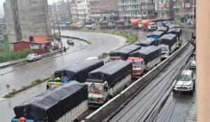 अविरल वर्षाका कारण बीपी राजमार्ग अवरुद्ध, सवारीसाधन धुलिखेलमा ‘होल्ड’