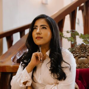 बिनिता खड्कालाई छाड्न अदालतको आदेश