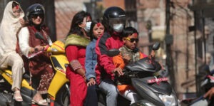 दशैंको टीकासँगै काठमाडौँ उपत्यकामा बढ्यो चहलपहल, आफन्तकहाँ आशीर्वाद थाप्न जानेको लर्को
